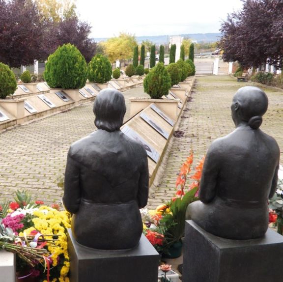De coros, danzas y desmemoria. Art al Quadrat